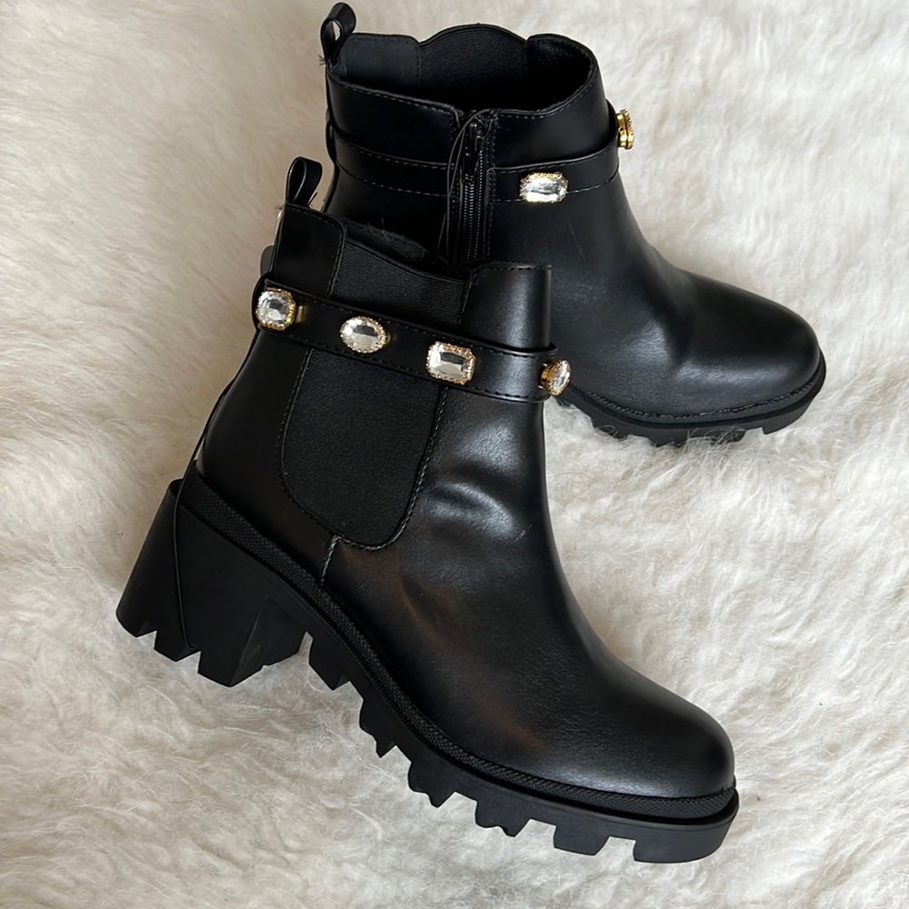 NWT HOT Item Rhinestone Chelsea black heel boots